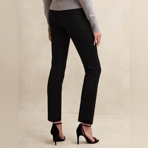 • Banana Republic Black Slacks • Size 4 •